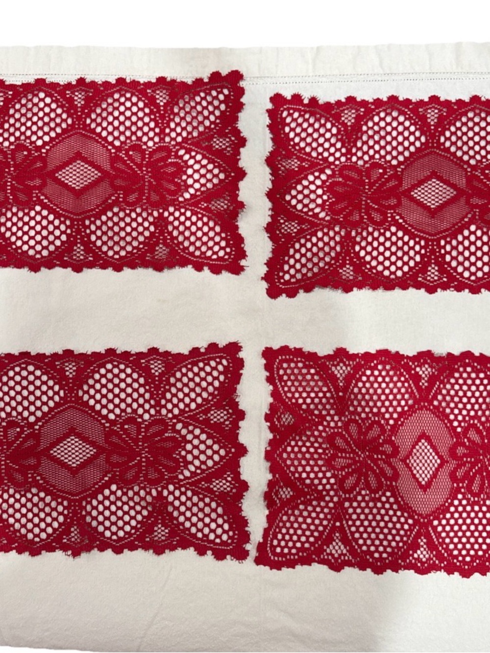 Set of 4 Red Christmas Lace Placemats Doilies Holiday Table Decor 17” x 10”